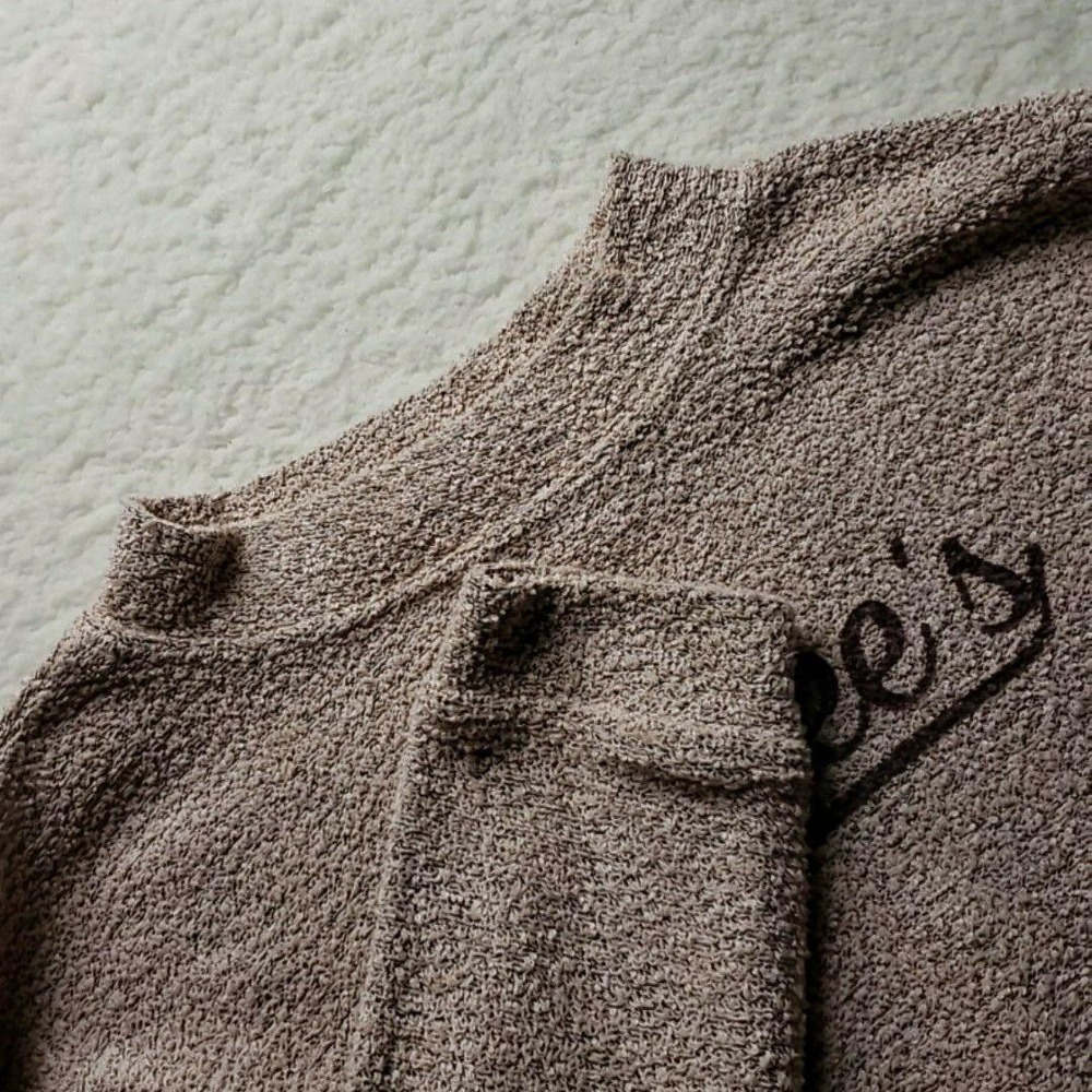 Buc-ee's Sweater Womens‎ Medium Beige Crew Neck Fleece Logo Graphic Pullover Top